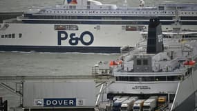 Des camions de transport à bord d'un ferry au port de Douvres, le 18 décembre 2020 au Royaume-Uni