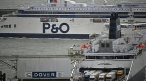 Des camions de transport à bord d'un ferry au port de Douvres, le 18 décembre 2020 au Royaume-Uni