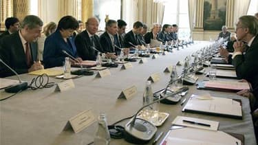 A L'Elysée, lors de la deuxième conférence nationale sur les déficits publics. Nicolas Sarkozy a l'intention de modifier la Constitution pour inscrire dans la durée le redressement des finances publiques, sans aller jusqu'à y fixer des objectifs chiffrés