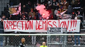 Les supporters d'Angers veulent du changement à la tête du club en mars 2023