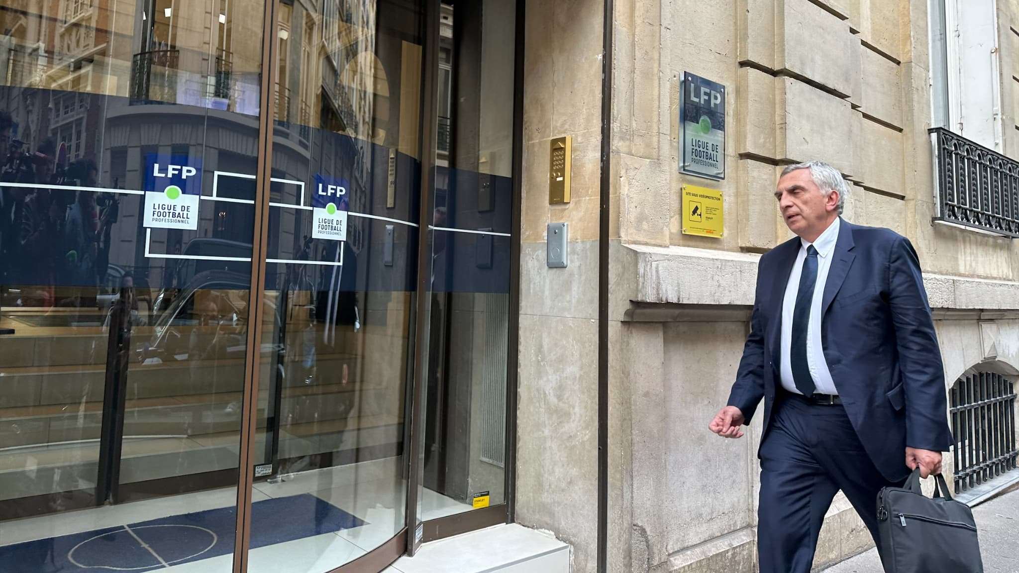 Michel Besnard, le patron de la sécurité du PSG devant le siège de la LFP Michel Besnard, le patron de la sécurité du PSG devant le siège de la LFP