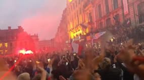 Marseillaise dans le métro, klaxons, clapping… vos images de la fête partout en France