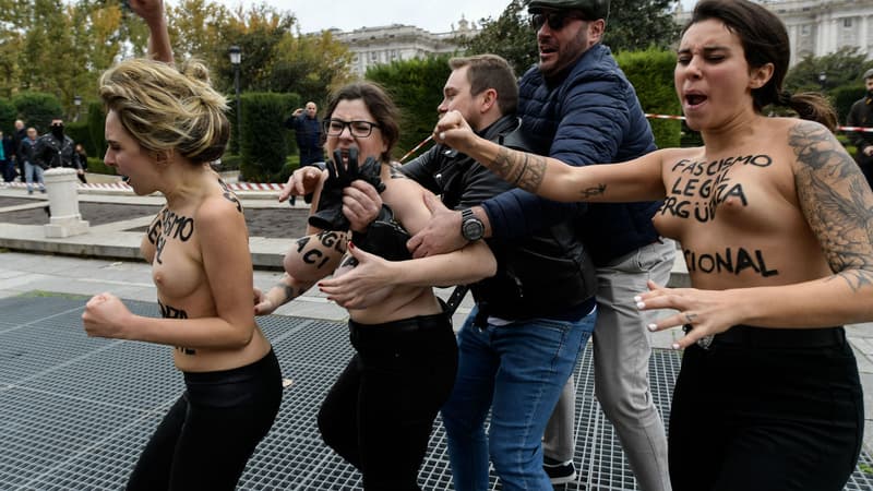 Membres des FEMEN écartées de la manifestation des nostalgiques de Franco à Madrid le 18 novembre 2018.