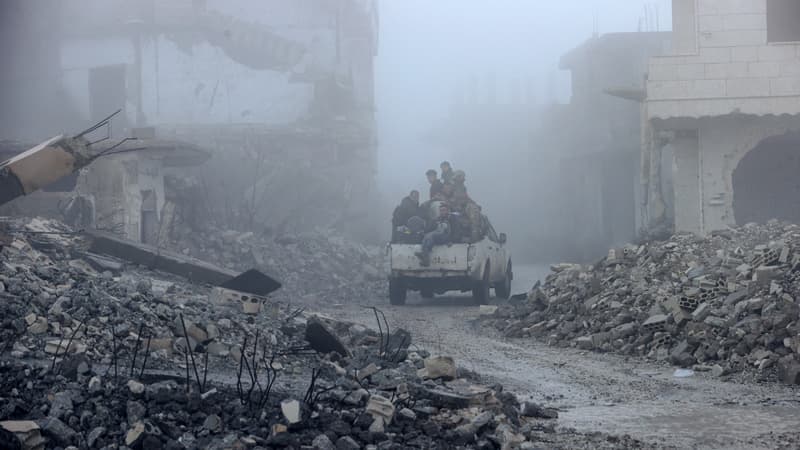 Des combattants des forces rebelles syriennes à Lattaquié, le 17 décembre 2021. 