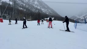 La station de ski Isola 2000 (Alpes-Maritimes) profite de la neige fraîche tombée dans la nuit du mercredi 16 au jeudi 17 avril
