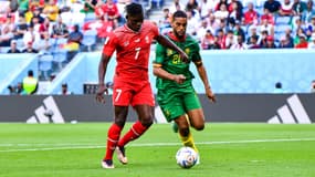 Embolo et Castelletto lors de Suisse-Cameroun, au Mondial 2022
