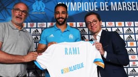 Adil Rami lors de sa signature à l'OM.