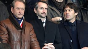 Le maire de Paris Bertrand Delanoé, en compagnie du directeur général du PSG Jean-Claude Blanc, et du directeur sportif Leonardo.