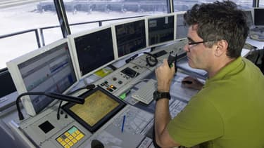 Les agents au sol se chargeraient de rediriger l'avion en perdition en reprogrammant son plan de vol