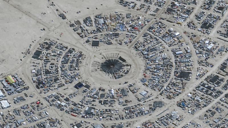 États-Unis: la pluie et la boue piègent les festivaliers du Burning Man en plein désert