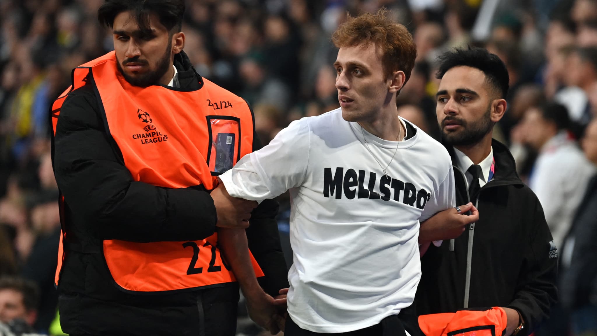 L'irruption de plusieurs individus sur la pelouse de Wembley interrompt la finale de Ligue des champions, 1er juin 2024