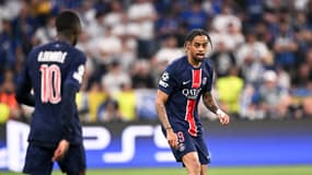 Bradley Barcola fait une passe pour Ousmane Dembélé en finale de Ligue des champions avec le PSG, le 31 mai 2025