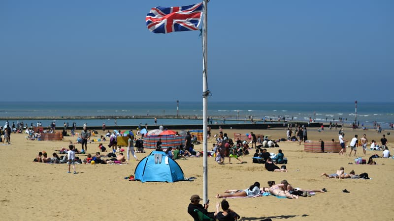 Des Britanniques sur la plage de Margate, au sud-est de Londres, le 31 mai 2021.