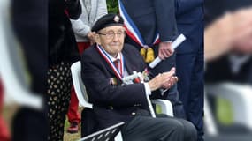 Cecil Newton, vétéran du D-Day en Normandie, à Creully-sur-Seulles (Calvados), lors de l'inauguration d'une école primaire à son nom le 6 juin 2019.