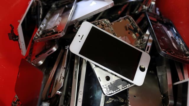 Opérateurs et entreprises spécialisées accélèrent dans le recyclage et le reconditionnement pour allonger la durée de vie des mobiles