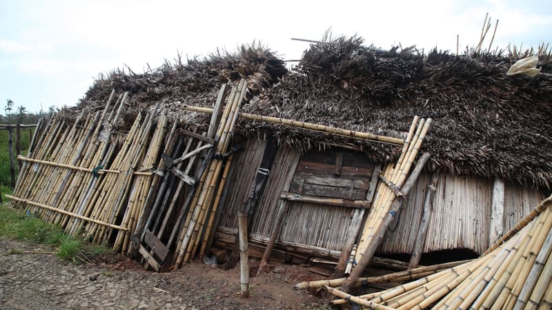 Une maison traditionnelle détruite à Mananjary (Madagascar) après le passage du cyclone Freddy, le 23 février 2023.
