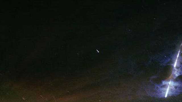 Une météorite traversant le ciel lors d'une pluie de météores, photographiée par la Nasa en 2000 (photo d'illustration). 