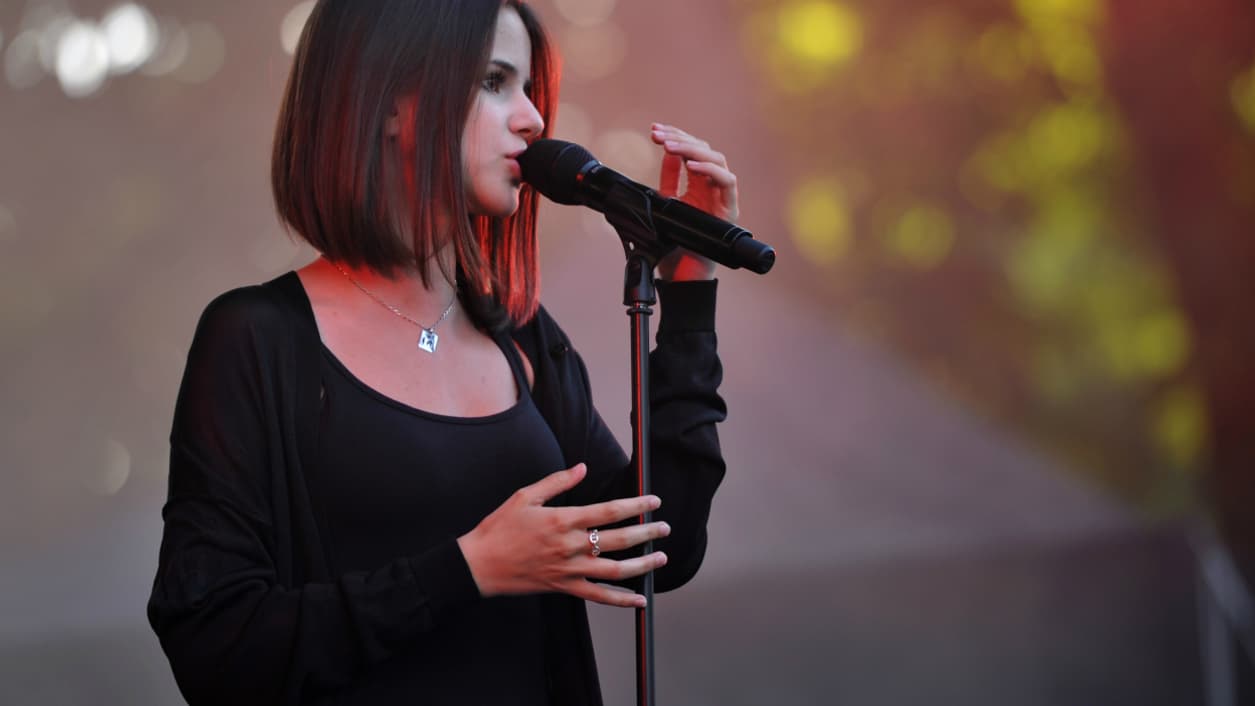 Marina Kaye lors d'un concert en juillet 2016.