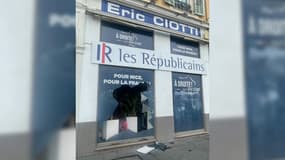 La permanence de d'Eric Ciotti, vandalisée, à Nice le 19 mars 2023. 