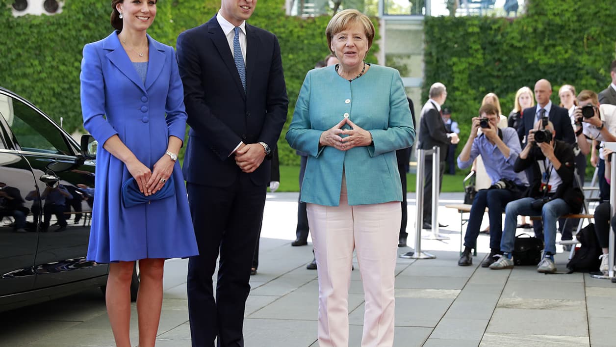 Kate et William en visite officielle à Berlin, avec la chancelière Angela Merkel, le 19 juillet 2017. Kate et William en visite officielle à Berlin, avec la chancelière Angela Merkel, le 19 juillet 2017.