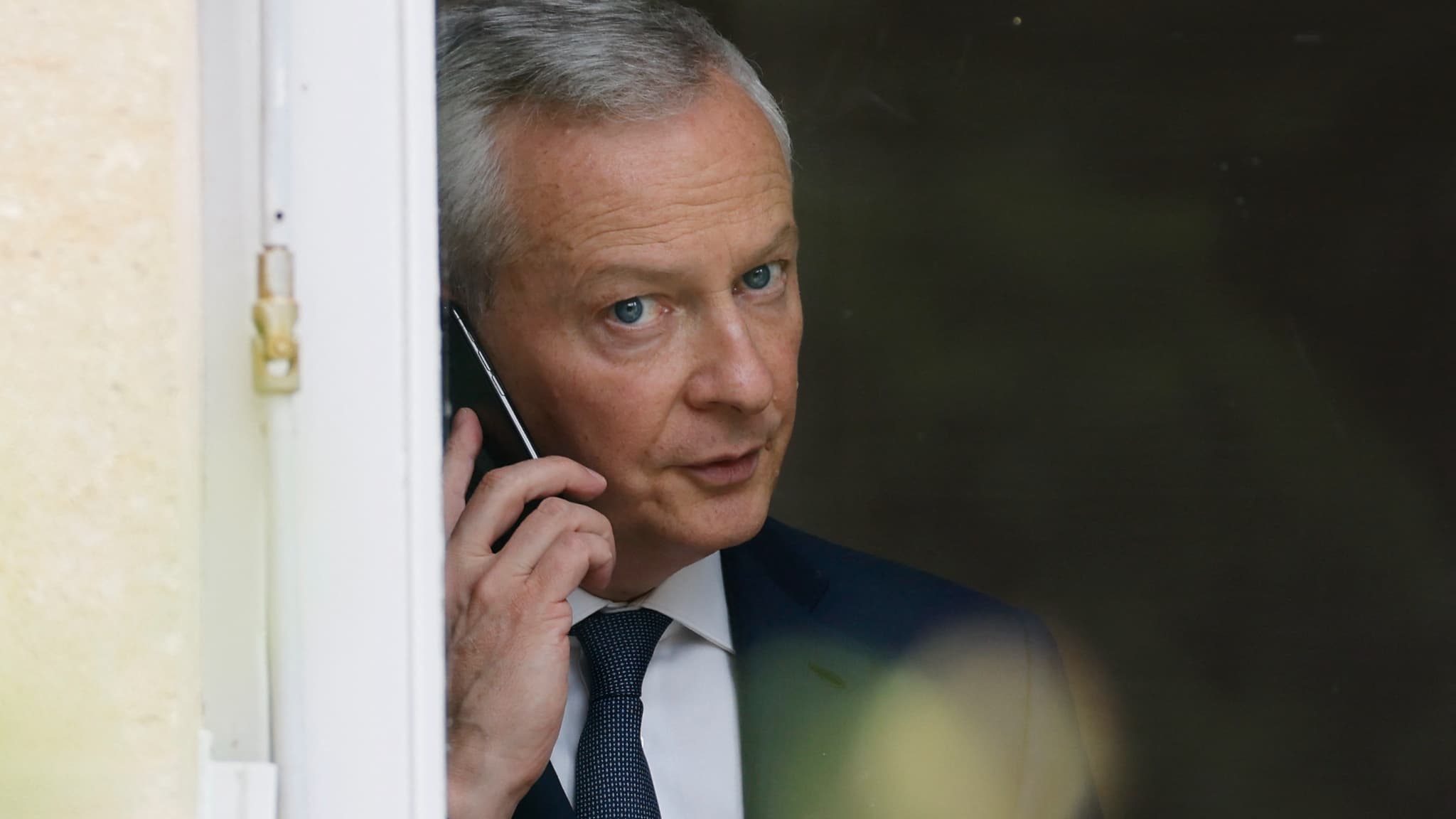 "MONSIEUR, JE NE SAIS PAS QUI VOUS ÊTES": QUAND BRUNO LE MAIRE PASSE PAR LE STANDARD POUR APPELER BRUNO RETAILLEAU