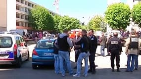 Enquêteurs dans le quartier de la Busserine, à Marseille, jeudi 24 avril.