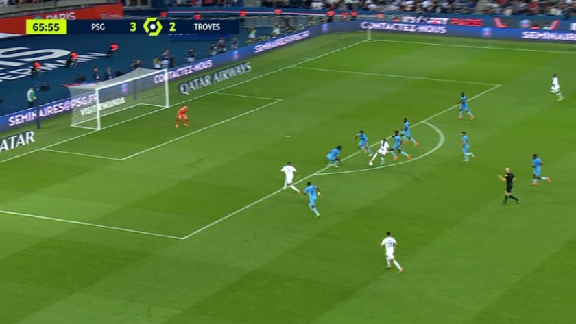 Neymar face à Troyes. Neymar face à Troyes.