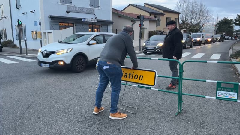 Francheville: un restaurateur coupe symboliquement la route contre la suppression de places de parking