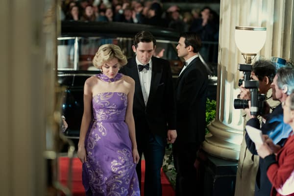 Emma Corrin et Josh O'Connor sont la princesse Diana et le prince Charles dans la saison 4 de "The Crown"
