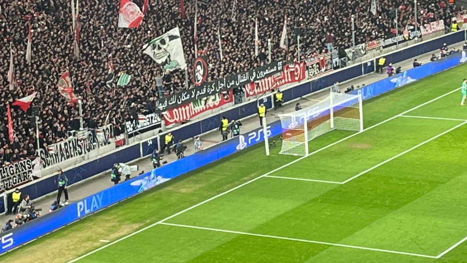 Stuttgart-PSG: la banderole cinglante des supporters allemands contre Al-Khelaïfi - le 29/01/2025 Stuttgart-PSG: la banderole cinglante des supporters allemands contre Al-Khelaïfi - le 29/01/2025