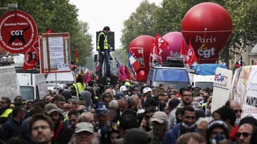 Une partie du cortège de la CGT lors de la manifestation du 1er-Mai à Paris.