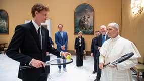 Jannik Sinner avec le pape Léon XIV, au Vatican le 14 mai 2025