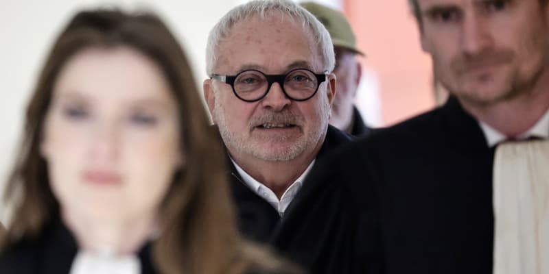 L'ancien sénateur Joël Guerriau, soupçonné d'avoir drogué la députée Sandrine Josso afin de la violer en novembre 2023, à son procès le 26 janvier 2026 au tribunal correctionnel de Paris..