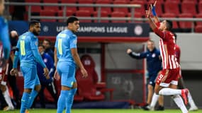 Amavi et Henrique face à Hassan lors du match Olympiacos-OM, le 21 octobre 2020