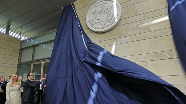 Le secrétaire d'Etat américain du Trésor Steven Mnuchin et la conseillère du président des Etats-Unis Ivanka Trump, le 14 mai 2018 à Jérusalem lors de l'inauguration de l'ambassade.