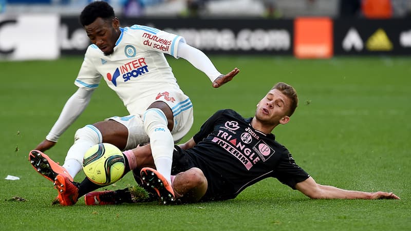 Georges-Kevin Nkoudou aux prises avec Alexis Blin