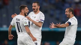 Berardi, Bonucci et Chiellini célèbrent la victoire de l'Italie