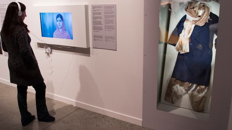 La jeune Malala a reçu une balle dans la tête dans cet uniforme parce qu'elle se rendait à l'école.