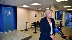 Marine Le Pen au siège du RN.
