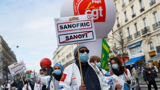 Manifestation de salariés de Sanofi lors d'une journée de mobilisation pour défendre l'emploi et les services publics, à Paris le 4 février 2021 (ARCHIVES ILLUSTRATION)