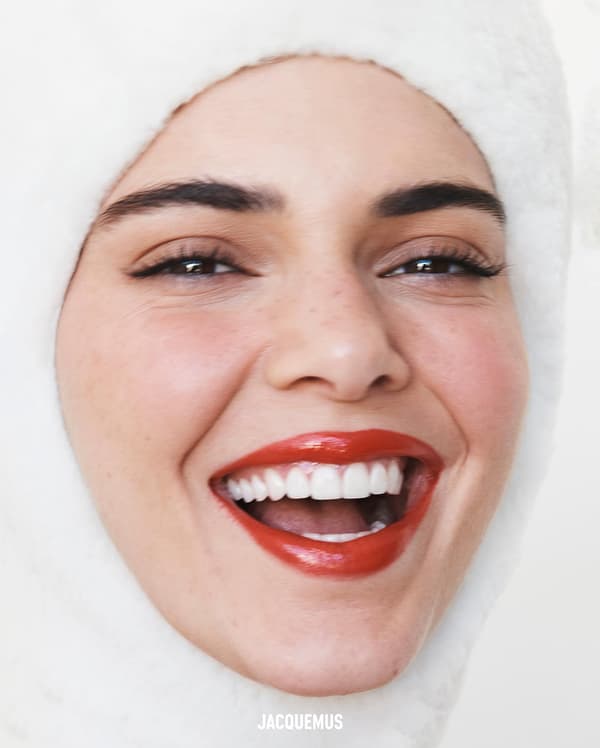 Kendall Jenner, Guirlande / The Holidays Collection, Jacquemus 2023