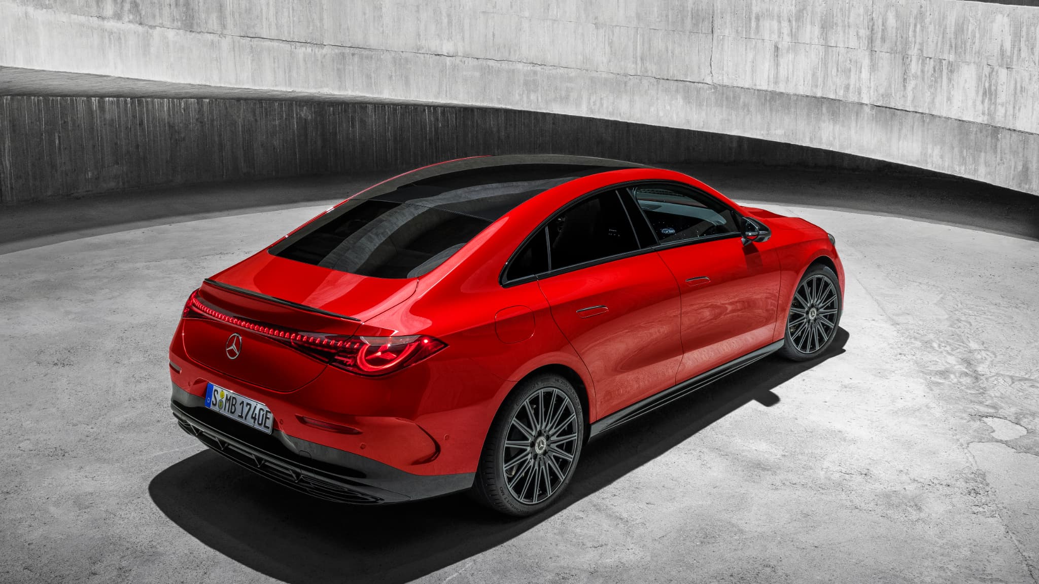 PLUS COÛTEUX MAIS PLUS "PROPRE", CET ALUMINIUM BAS CARBONE PERMET À MERCEDES DE VERDIR SA PRODUCTION DE VOITURES ÉLECTRIQUES