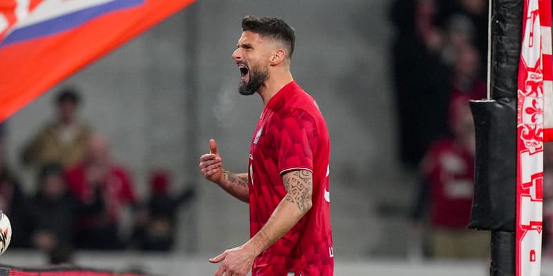 Olivier Giroud célèbre son but avec rage lors de la victoire de Lille contre Fribourg (1-0, Ligue Europa), le 29 janvier 2026