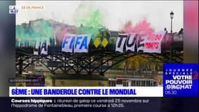 "La Fifa tue": une banderole contre le mondial de foot au Qatar installée sur le pont des Arts