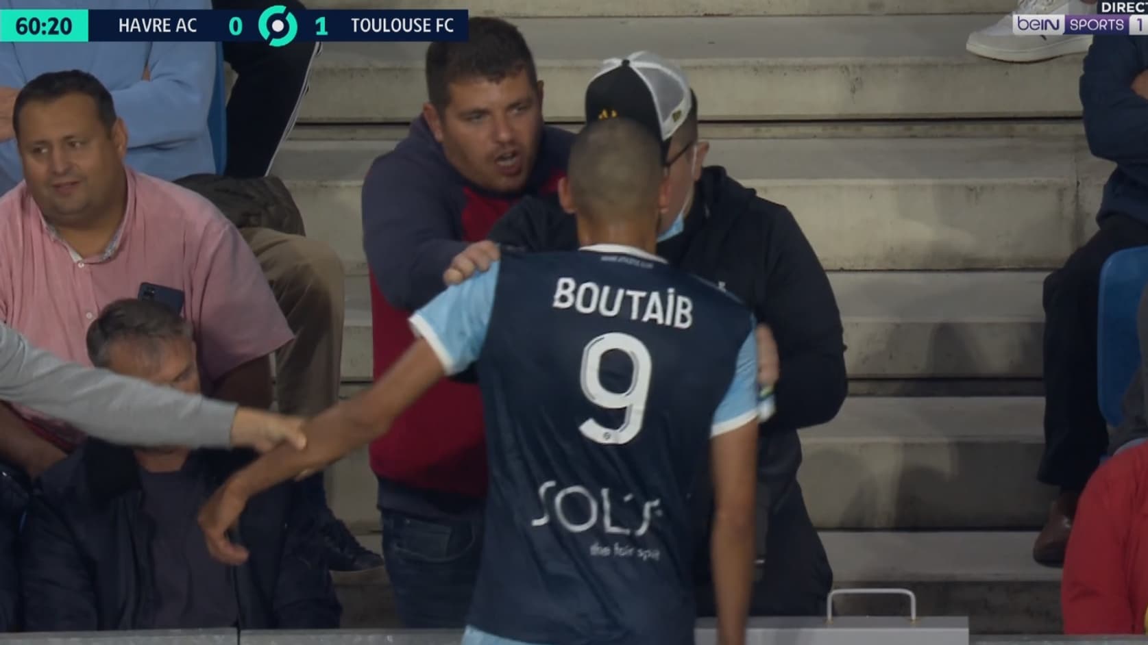 Khalid Boutaïb avec le supporter havrais Khalid Boutaïb avec le supporter havrais