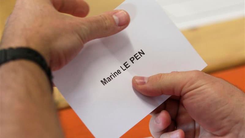 L'équipe de campagne de Marine Le Pen a accueilli dimanche comme une victoire la troisième position de la candidate du Front national au premier tour de l'élection présidentielle en France avec près de 20% des voix. /Photo prise le 22 avril 2012/REUTERS/V