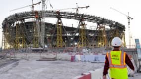 Le chantier d'un stade de la Coupe du monde au Qatar illustration