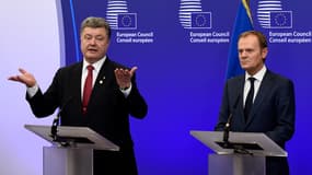 Petro Porochenko, le président ukrainien et Donald Tusk, le président du Conseil européen, lors d'une conférence de presse commune à Bruxelles le 12 février 2015.