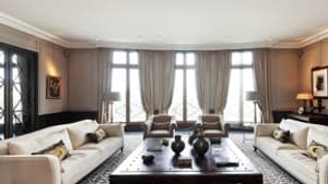 Cet appartement de 400 mètres carré dans le XVIème arrondissement coûtera entre 8 et 10 millions d'euros à son nouveau propriétaire. Cet appartement de 400 mètres carré dans le XVIème arrondissement coûtera entre 8 et 10 millions d'euros à son nouveau propriétaire.