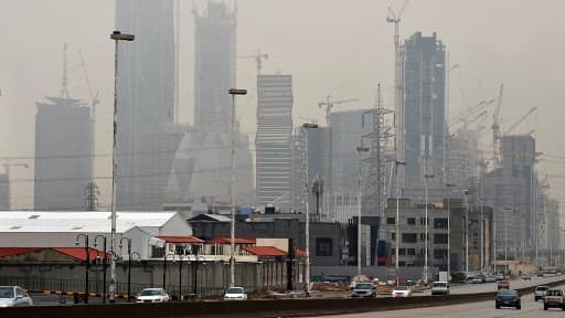 L'Arabie Saoudite, ici sa capitale Riyad, est un pays prospère en manque d'équipements.